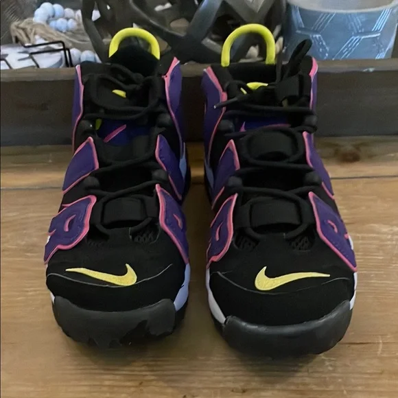 Nike Kids Black and Yellow Sneakers - Picture 4 of 7
